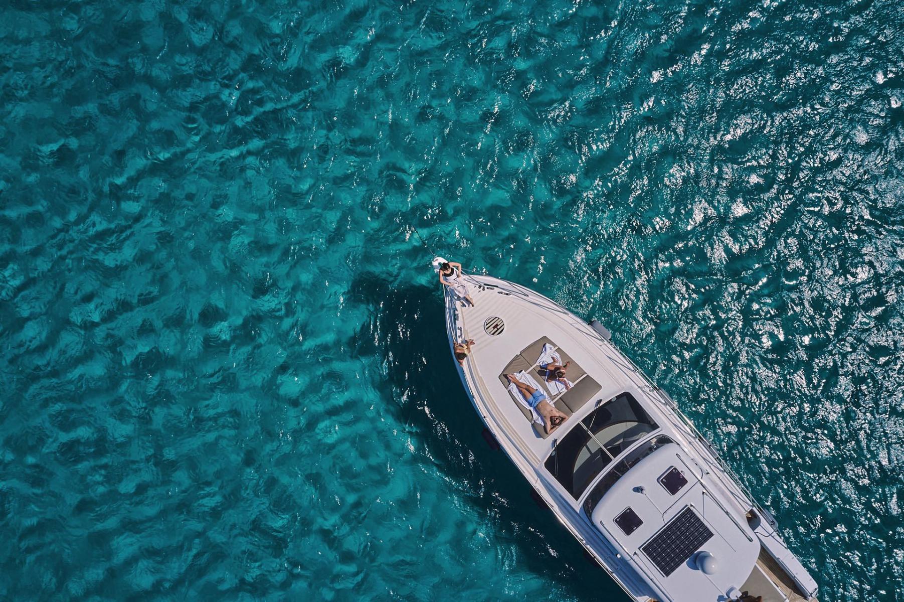 seascape-experiences-mykonos-greece-cyclades-fleet-rental-charter-ilver-motor-yacht-boat