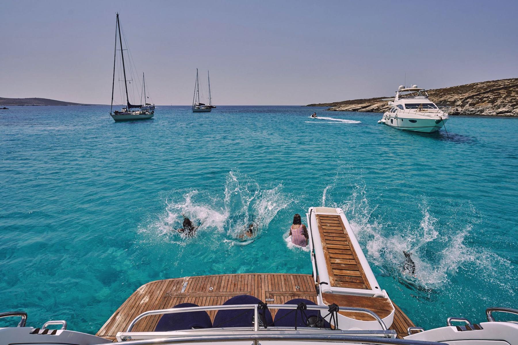 seascape-experiences-mykonos-greece-cyclades-fleet-rental-charter-ilver-motor-yacht-boat