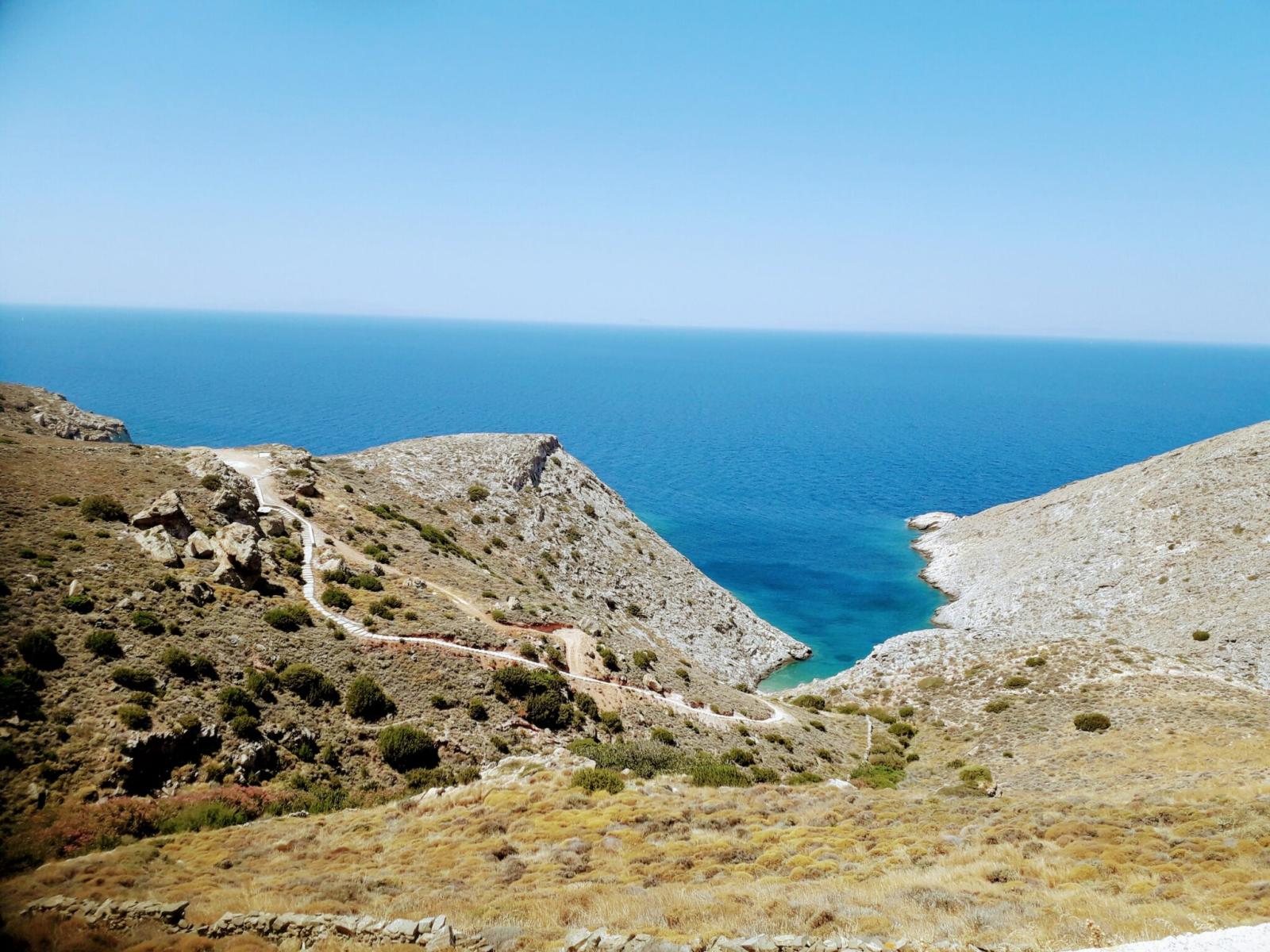 Syros Island Beach Views: Tranquil Waters and Beautiful Coastal Landscapes
