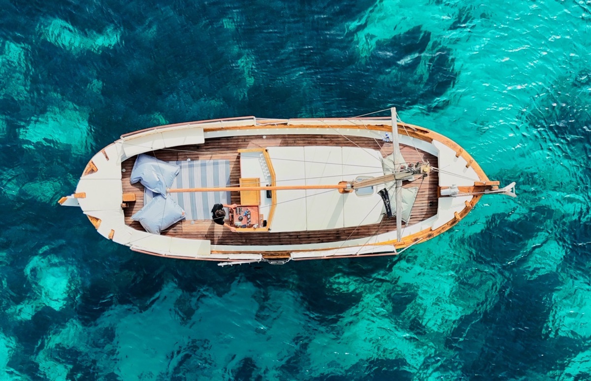yacht rental mykonos, delos and rhenia islands 