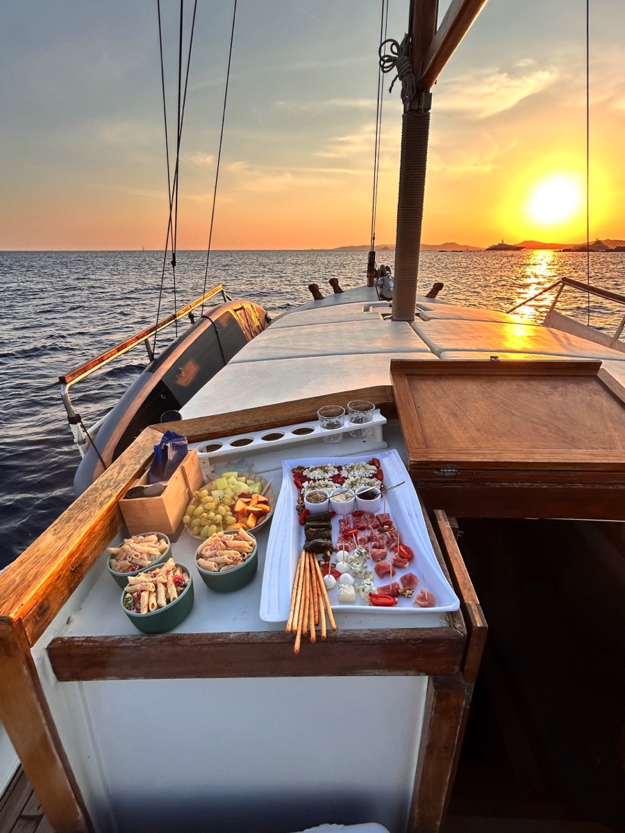 Authentic Mykonos experience – Explore the coastline on a traditional wooden caique