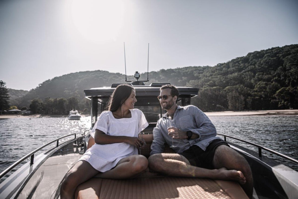 uxury island-hopping in Mykonos – Discover the Aegean’s best-kept secrets aboard Axopar Brabus.