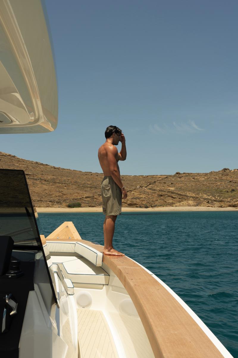 Swan Shadow luxury daily cruise in Mykonos – A premium yachting experience at sea.