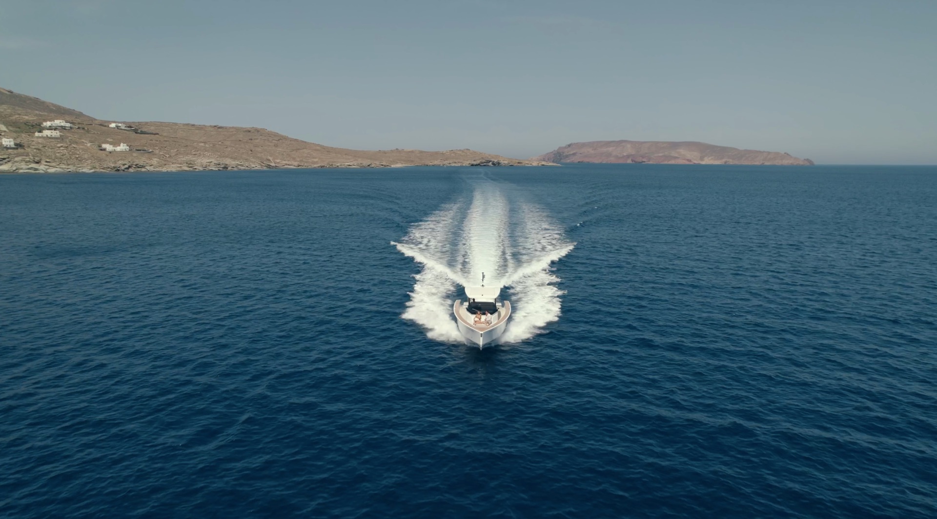 Swan Shadow luxury daily cruise in Mykonos – A premium yachting experience at sea.