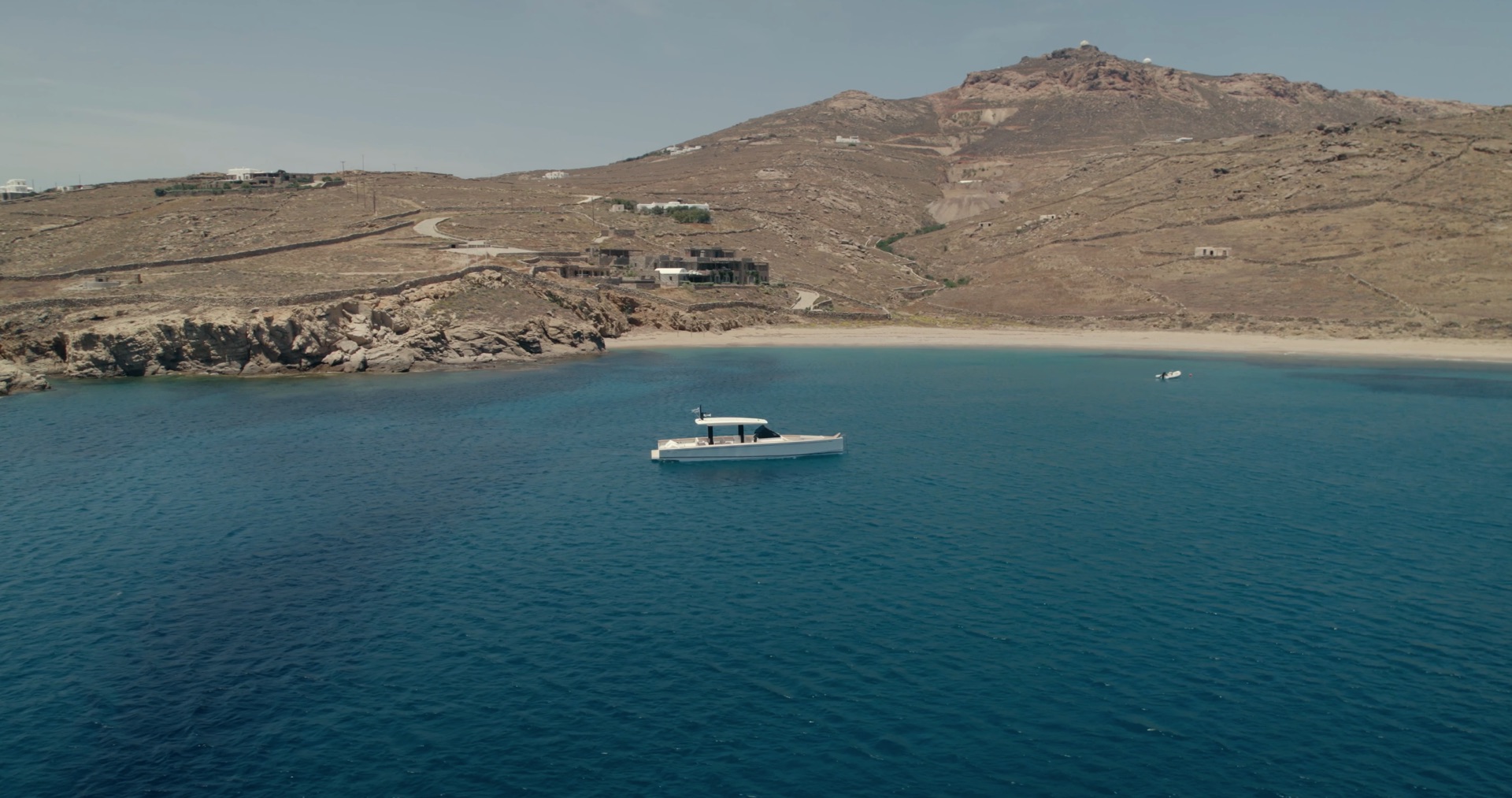 Swan Shadow luxury daily cruise in Mykonos – A premium yachting experience at sea.