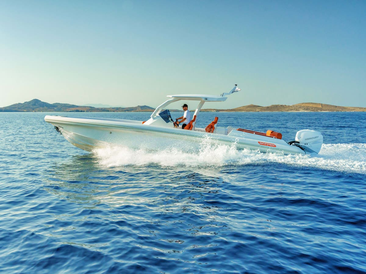 High-performance Skipper 38 RIB – Fast and comfortable island-hopping tours from Mykonos.