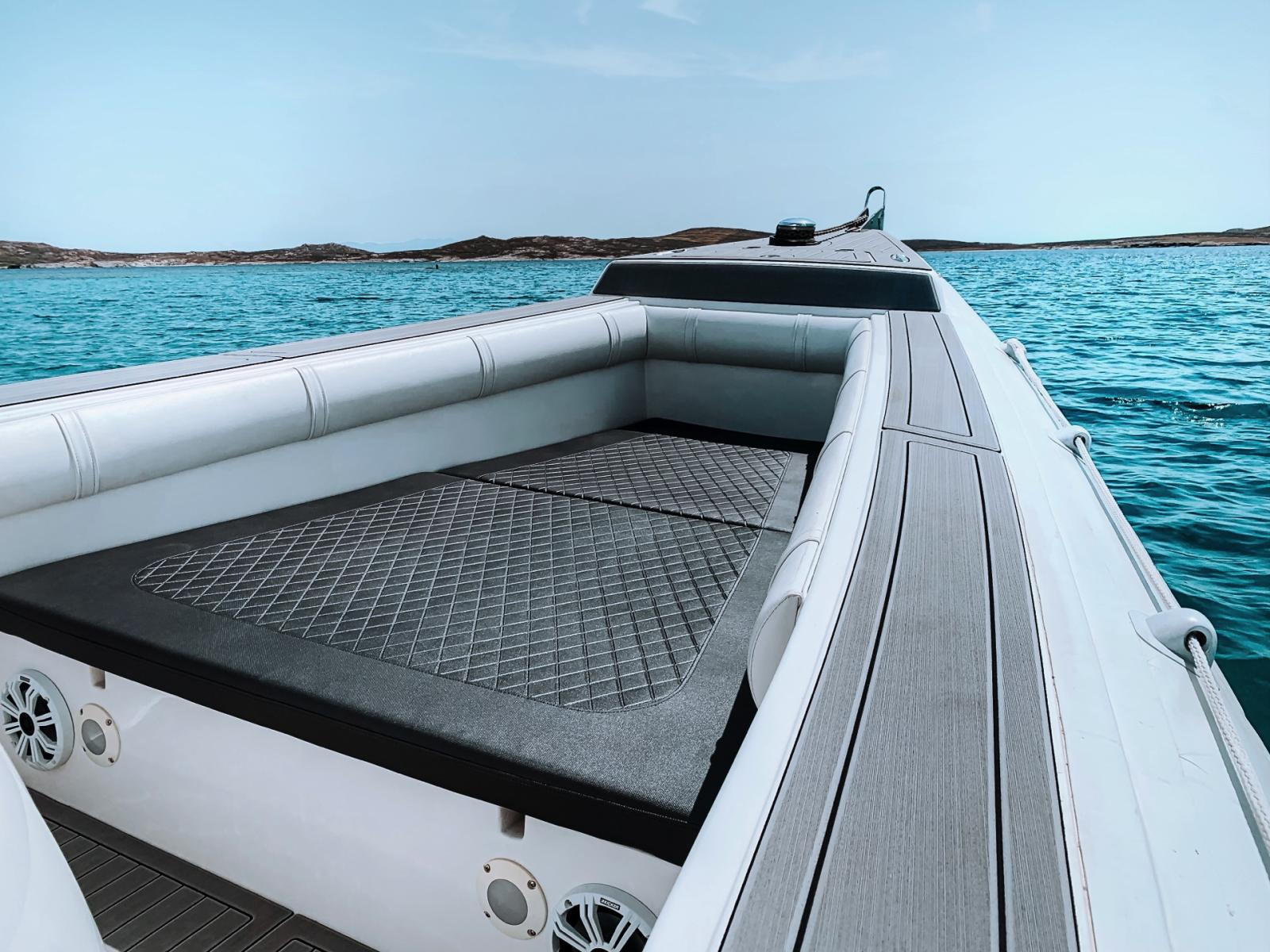 Superonda RIB boat daily cruise – Explore Mykonos with speed, comfort, and style.