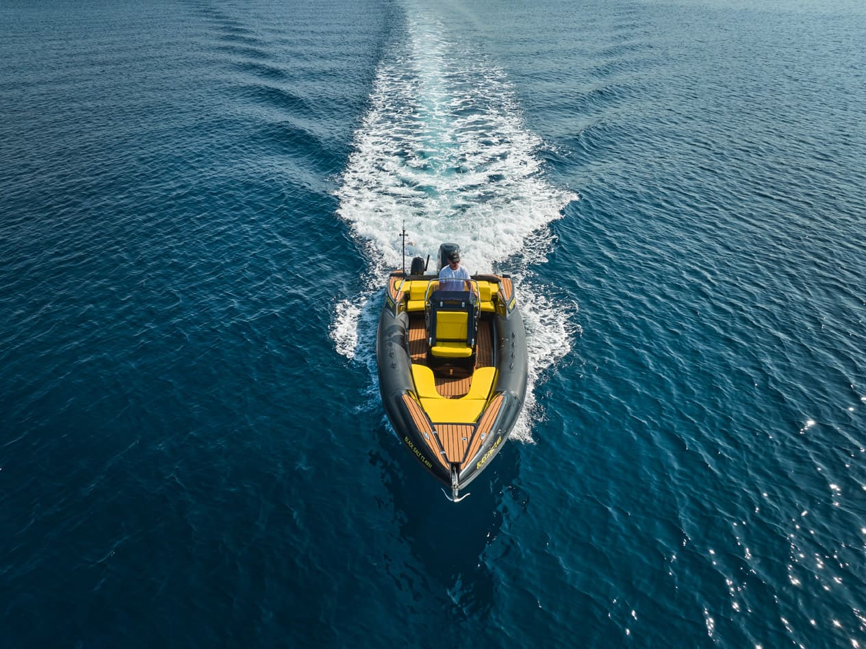 Luxury Vertigo SR RIB boat – Explore Mykonos with private daily cruises and seamless transfers.