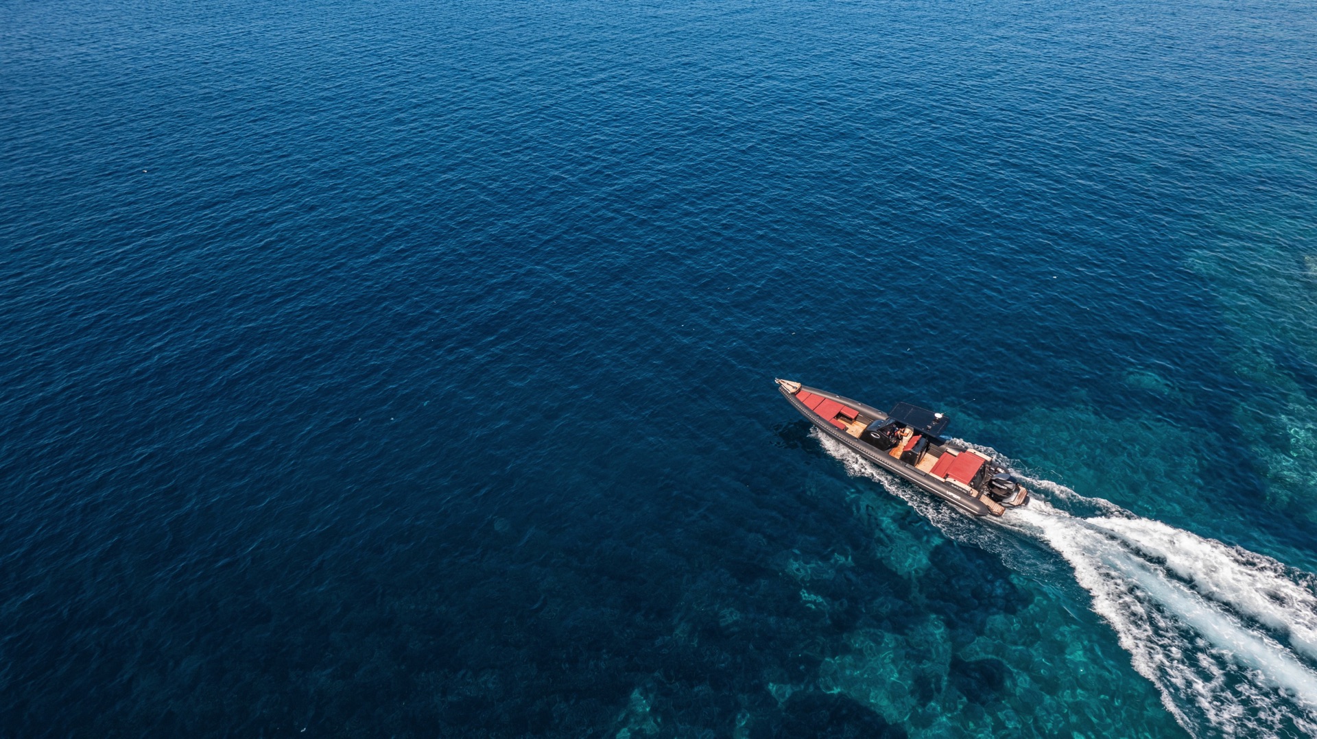Private RIB boat charter in Mykonos – Discover hidden beaches and historical sites